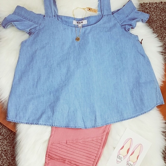 SB Glam Tops - Last 1❣Chambray Cold Shoulder Ruffle Top